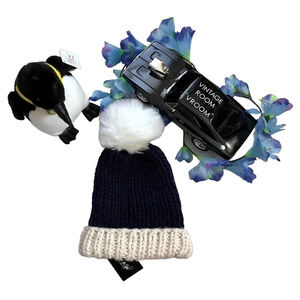 Kyi Kyi Canada NWT Hand Made Knitted Beanie with Pom Pom Women OS